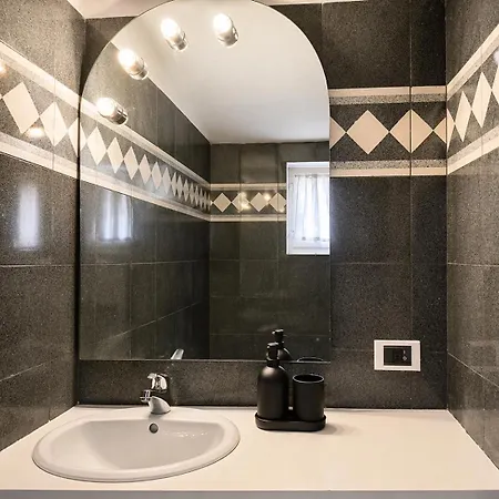 Lassu - Sulla Piazza Vista Mare Apartment